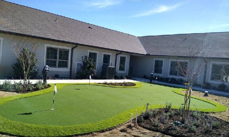 How To Properly Maintain An Artificial Grass Putting Green