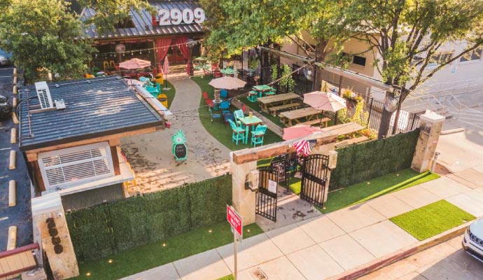 Restaurant waiting areas with synthetic grass